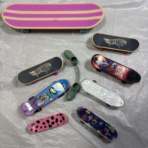 Mixed Hot Wheels Finger Flipping Skateboards And Snowboards Lot Of 8-With Boots